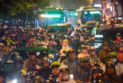 Commencer les aventures au Vietnam par la traversée de la rue