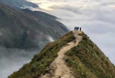 La chasse aux nuages à la haute montagne Ta Xua