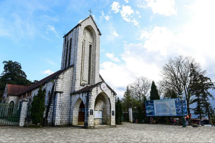 eglise-en-pierre-sapa-vietnam