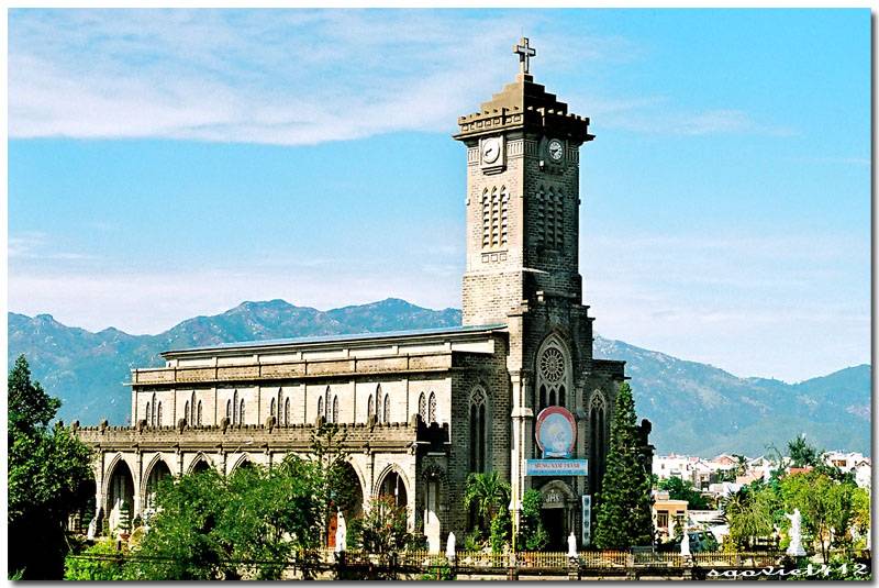 eglise-nha-trang-montagne-christ-roi