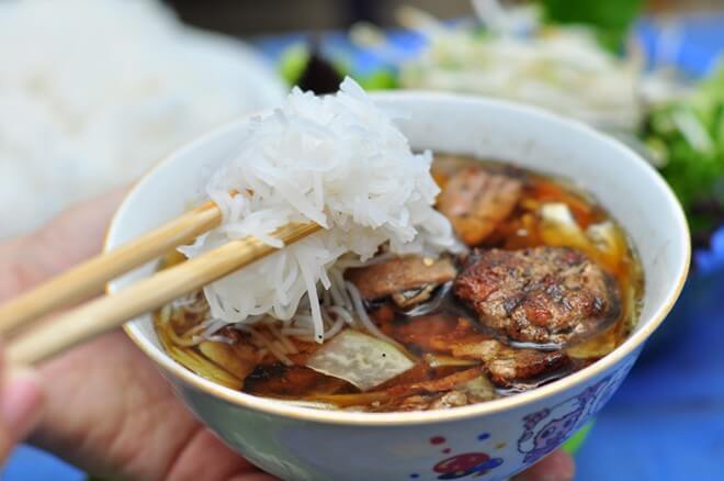 President-Obama-Bun-cha-Huong-Lien