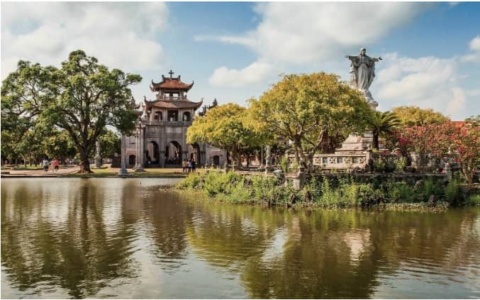 cathedrale-en-pierre-de-phat-diem-a-ninh-binh