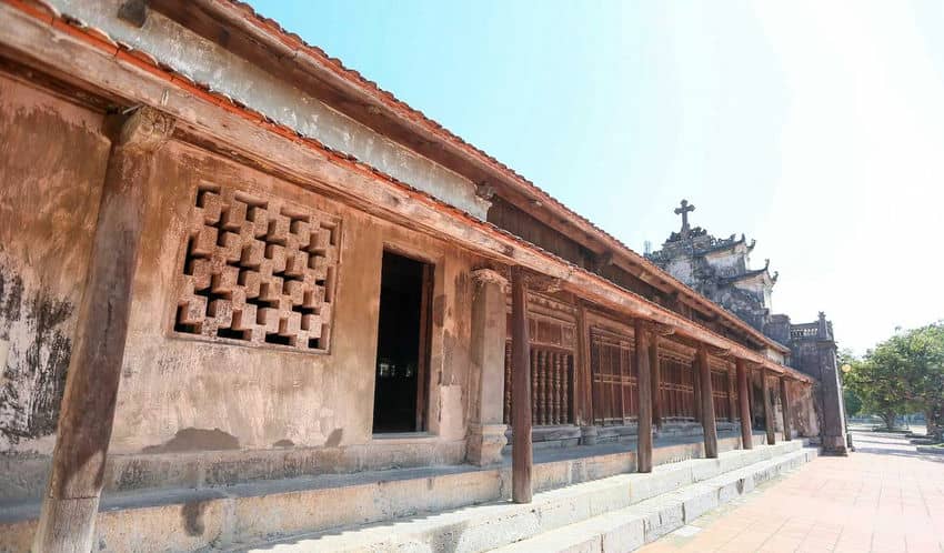 cathedrale-en-pierre-de-phat-diem-a-ninh-binh