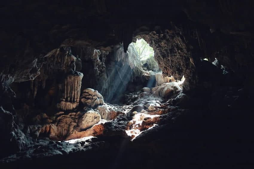 top-10-des-plus-belles-grottes-dans-la-baie-dhalong