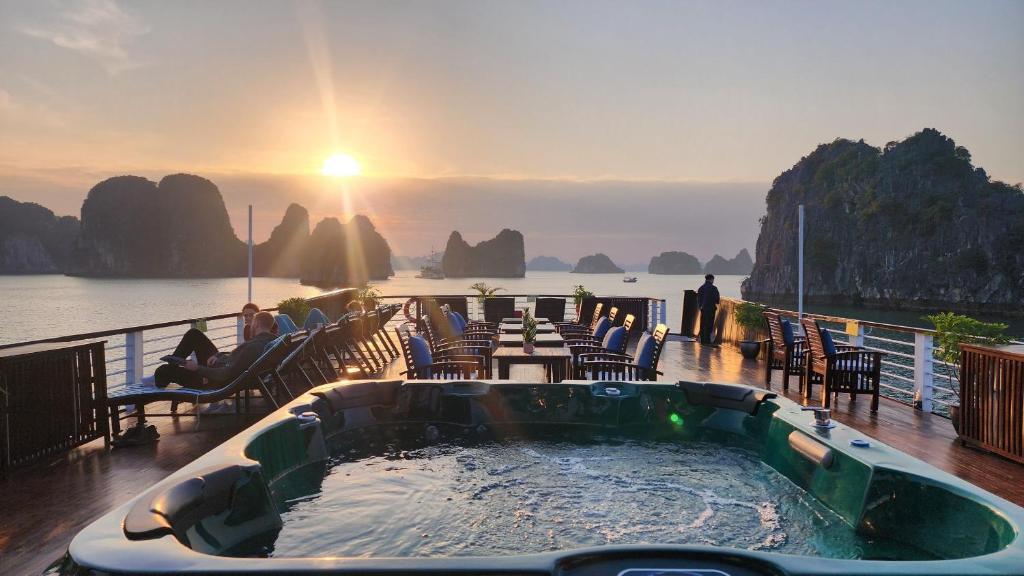 top-10-des-meilleures-croisieres-dans-la-baie-de-bai-tu-long