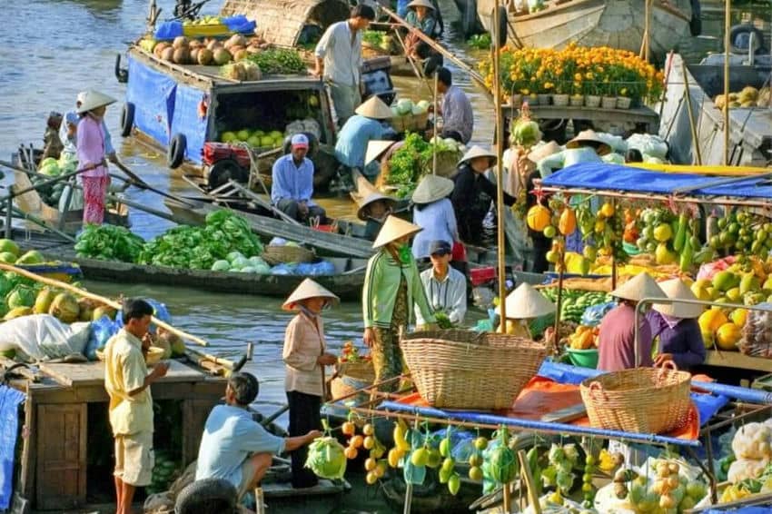 explorez-le-marche-flottant-de-phong-dien