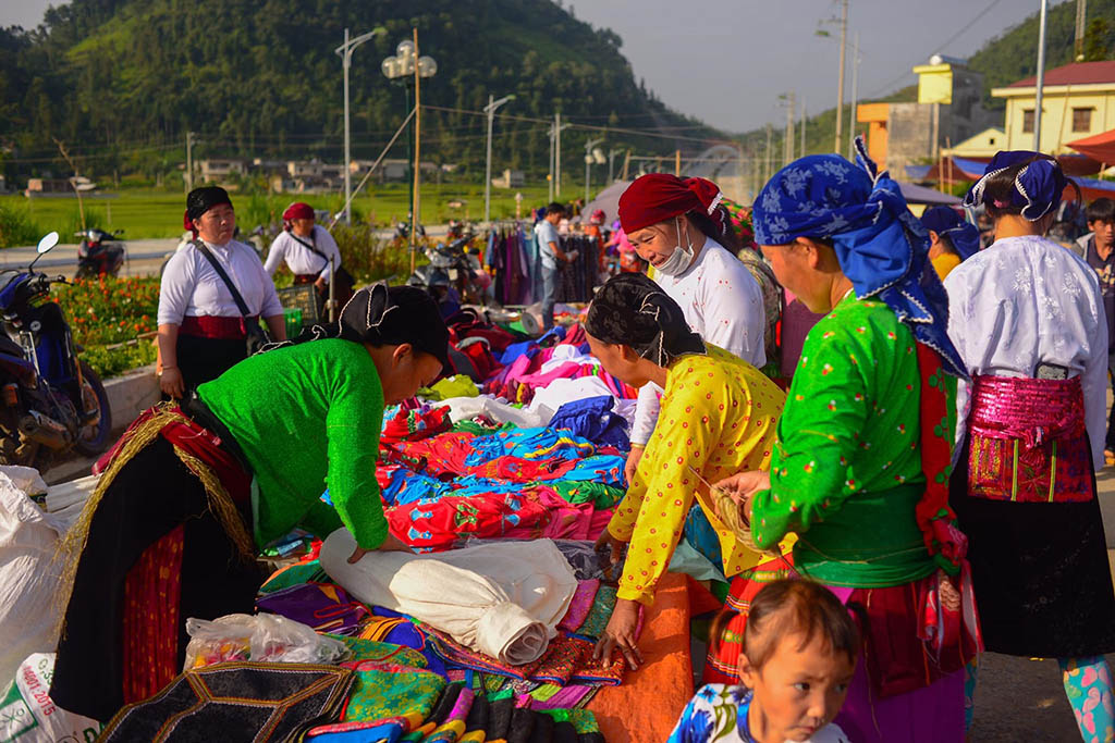 marche-de-dong-van